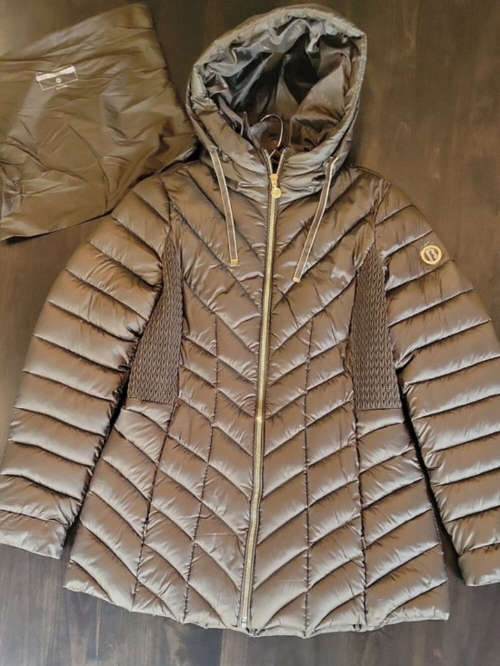 NWOT Bernardo Hooded Packable Puffer Jacket Velvet Ties Gold Hardware Small